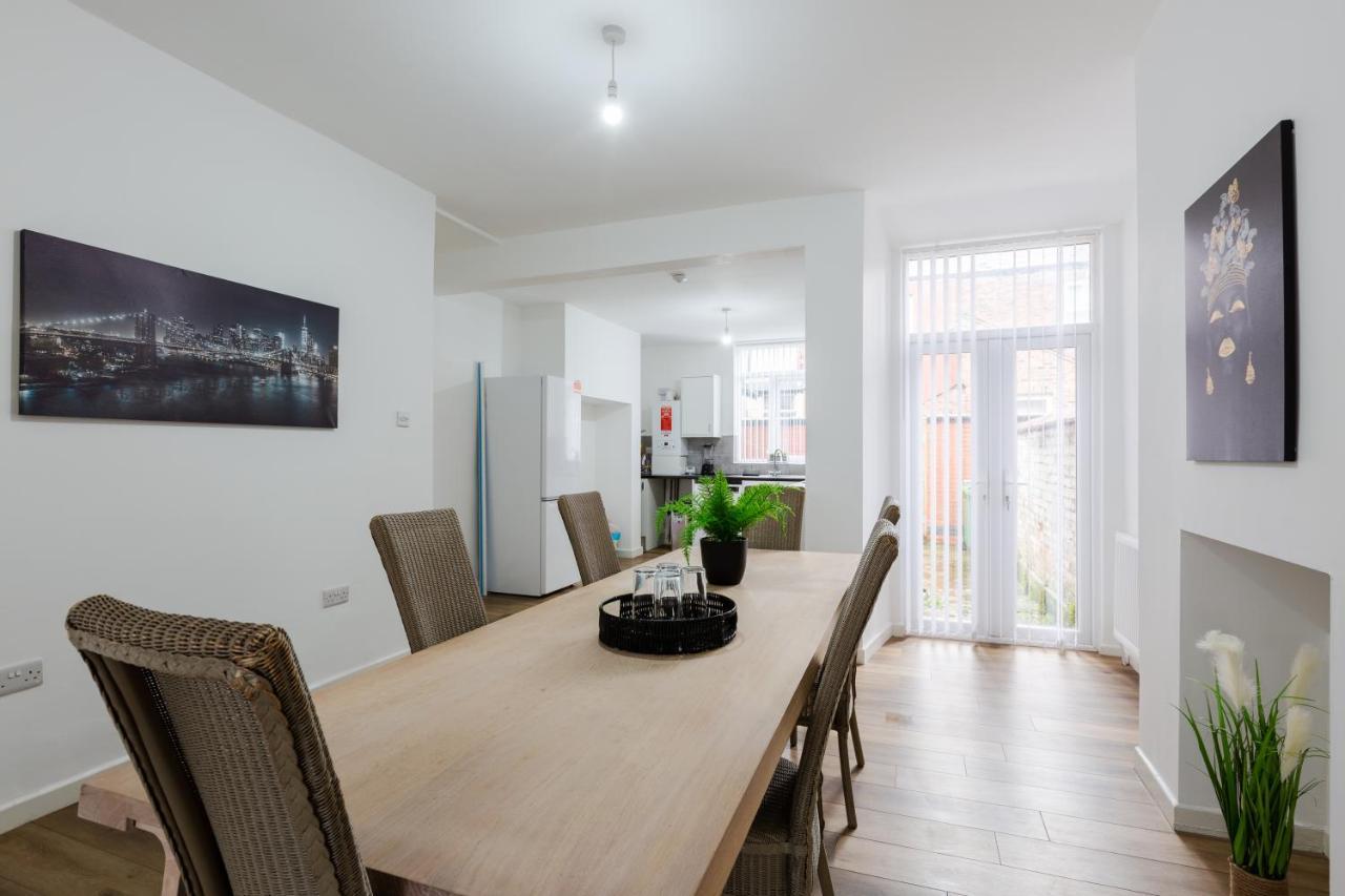 Clayton House - Spacious Home Near Etihad Stadium - Manchester — Photos 1